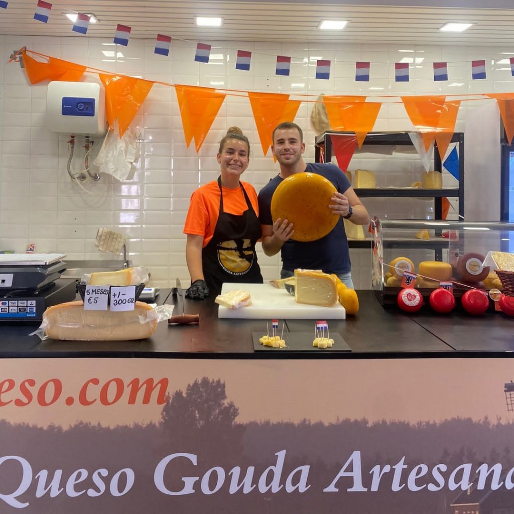 About Craxi artisan Gouda Cheese shop in Malaga city (Spain) with the real traditional Dutch Gouda farmer's cheese made with fresh raw cow's milk