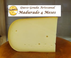 1 kilo de cuña de queso semicurado elaborado con leche sin pasteurizar de vaca. queso Craxi Gouda de Granja Holandesa (madurado 4 meses)
