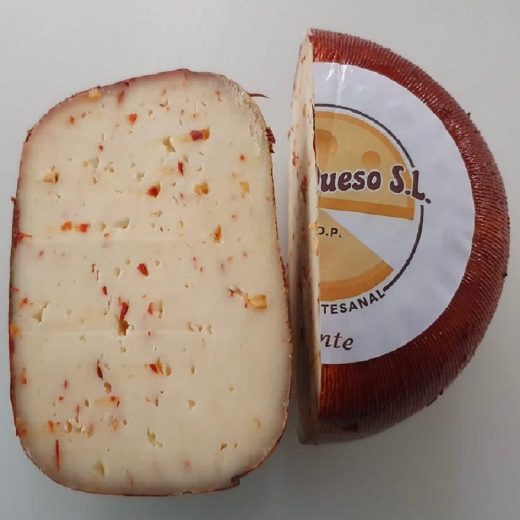 Spicy raw milk Dutch cow cheese with chilies. Spicy Artisan Gouda Cheese with a Wheel Weight of ±0.50 kg Price €9.60