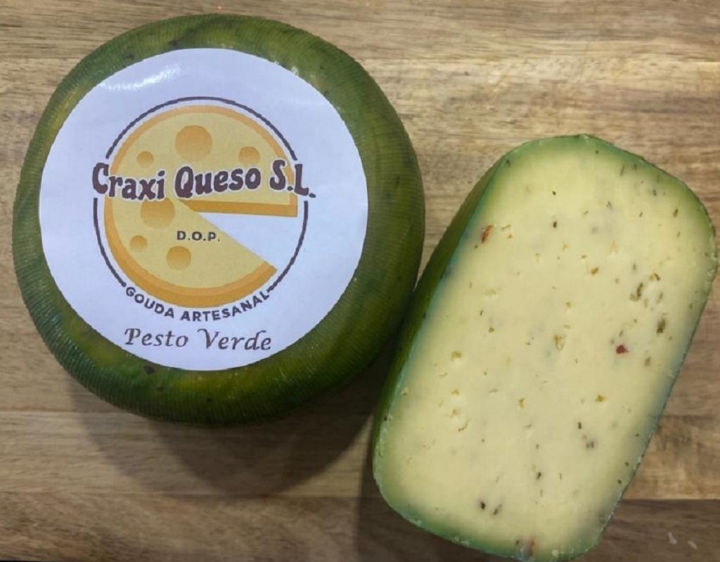 Raw milk cow cheese with green pesto. Artisan Gouda Cheese with herbs with a Wheel Weight of ±0.50 kg Price €9.60