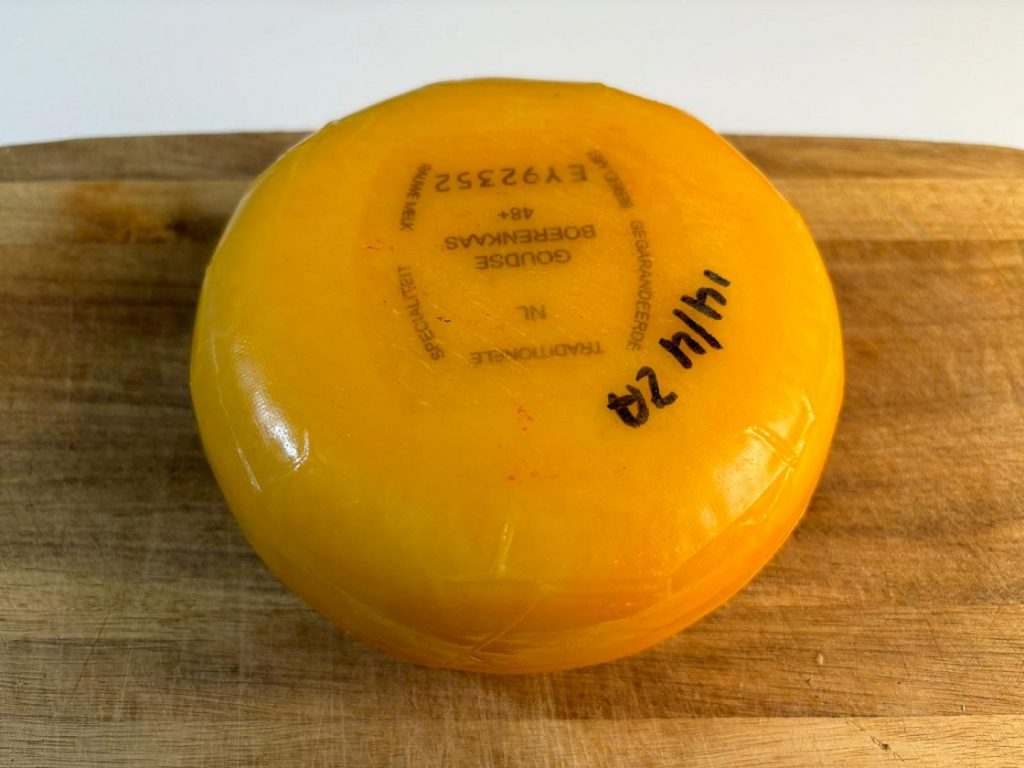 Food without salt: Salt-free Gouda cow cheese