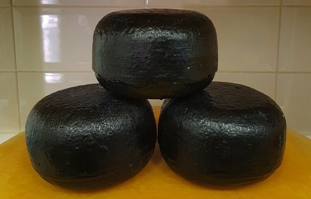 Artisan Craxi Gouda cheese with black summer truffles