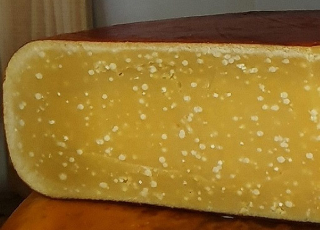 El quesos añejos de Craxi Queso. Queso extra viejo de leche cruda de vaca con un sabor intenso y pleno, con cristales