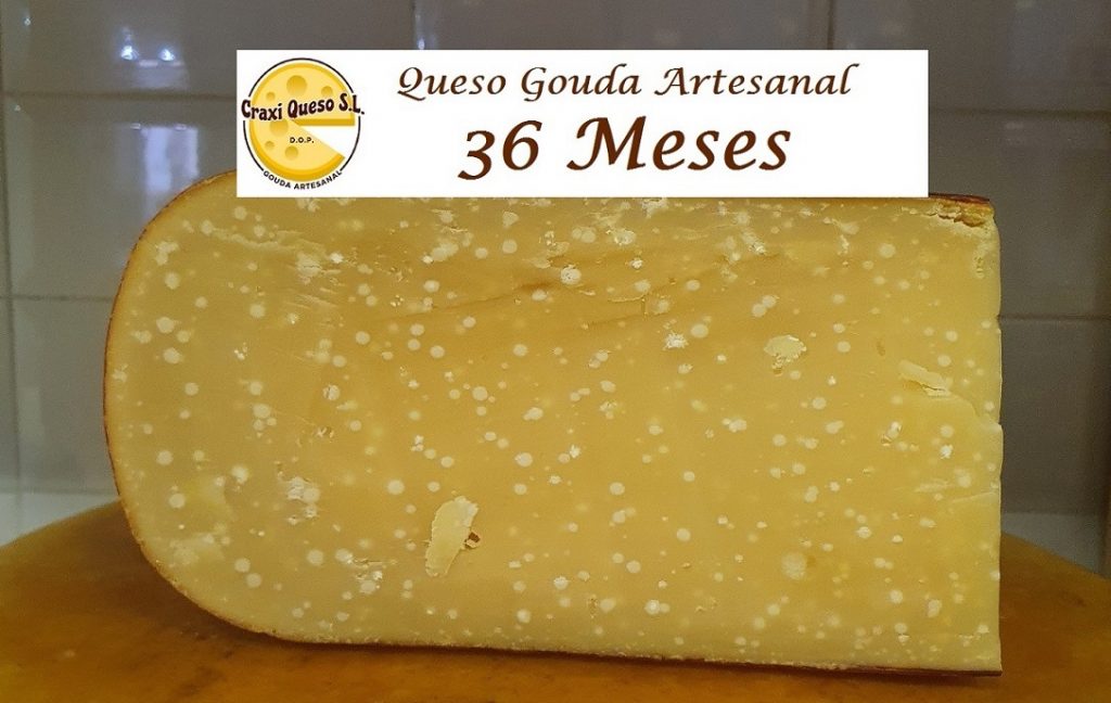 Quesos añejos artesanales de leche cruda de vaca con un sabor intenso para verdaderos amantes del queso