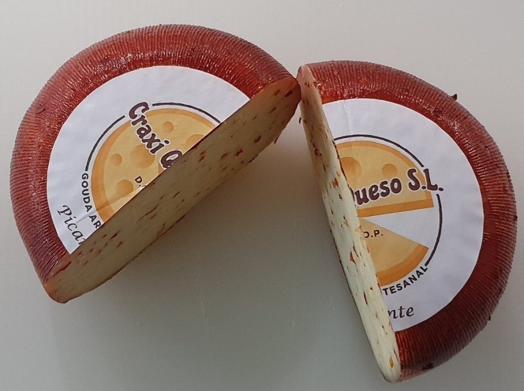 Cheese with herbs from Craxi. Cow's milk cheese with fine herbs and spices