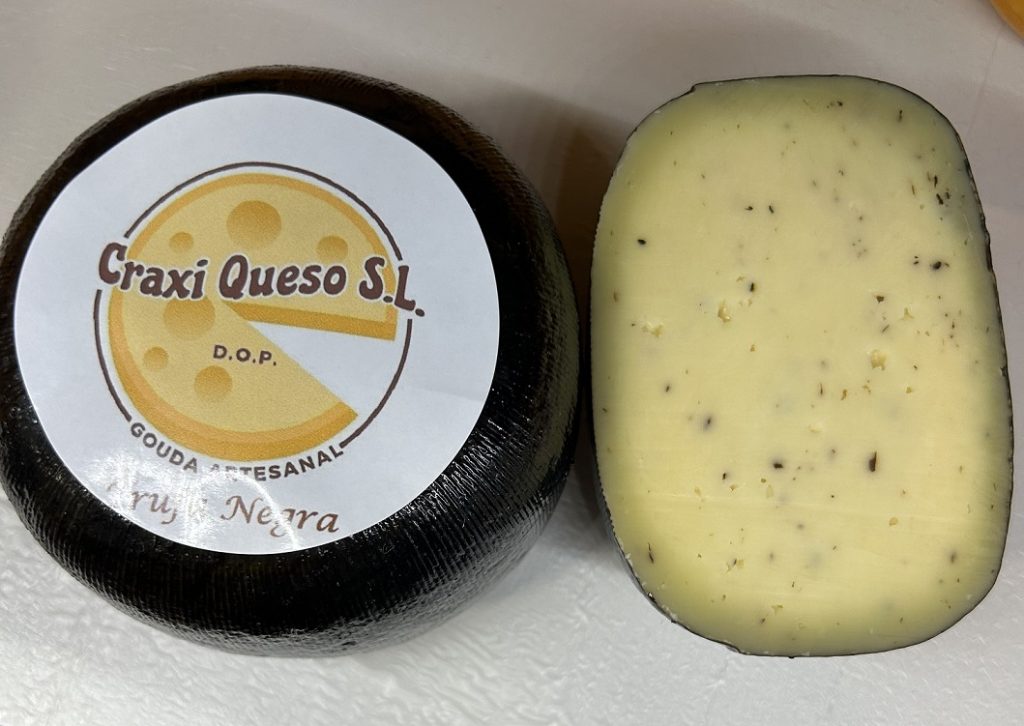 Queso de vaca (leche cruda) con trufa. Queso Gouda artesanal holandés con trufa negra Craxi, España. Precio: 13,75 €/unidad