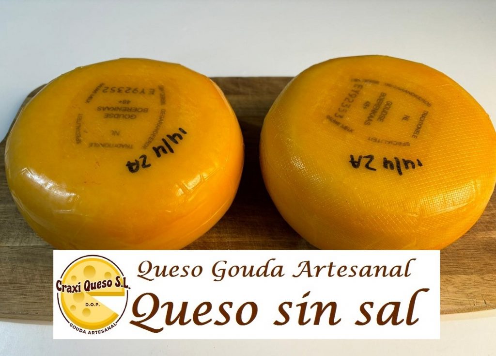 Queso semiduro sin sal. Queso artesano de leche de vaca. Alimentos sin sal