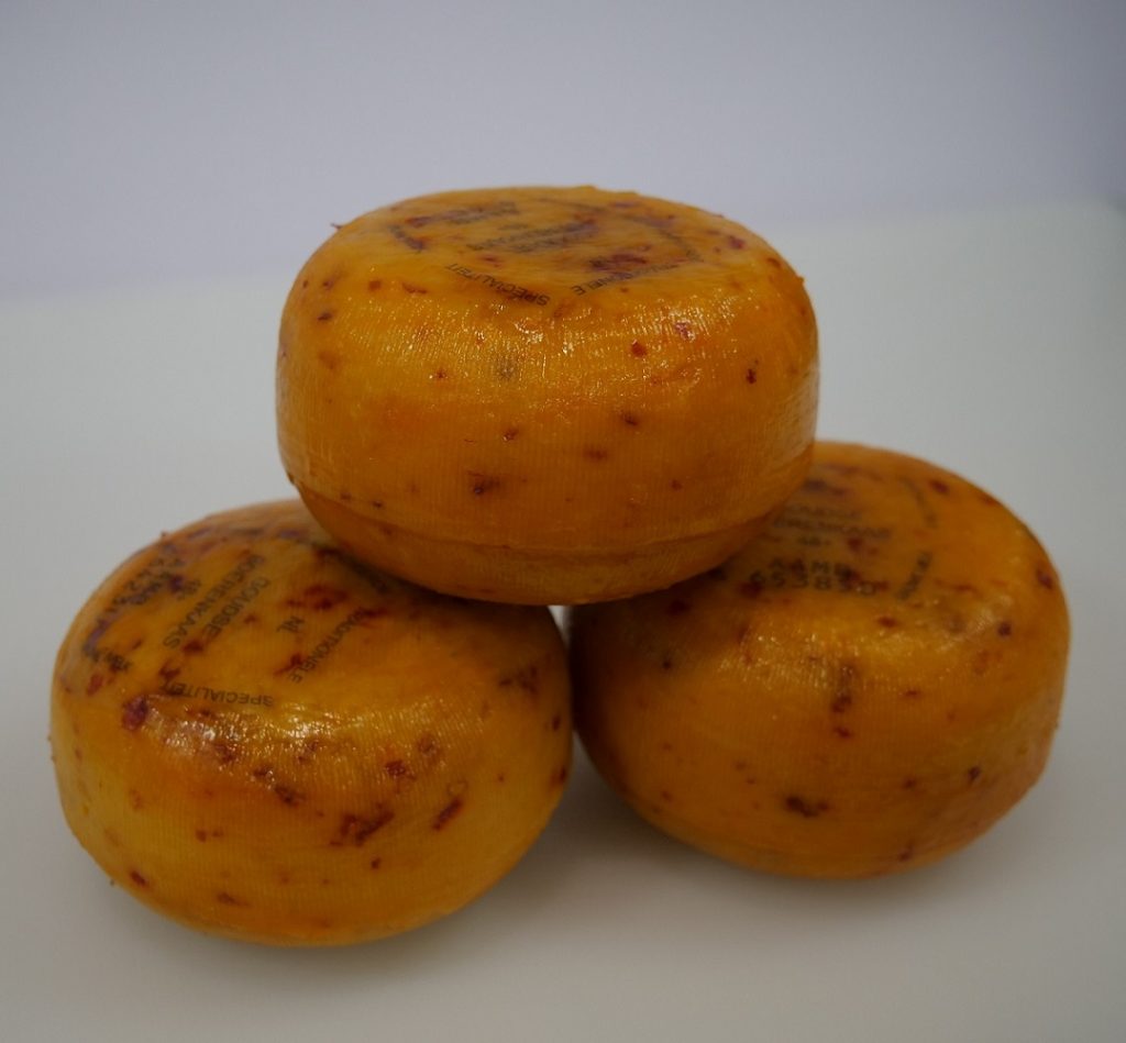 Queso Craxi con un toque picante. Queso artesanal holandés de leche de vaca con Guindilla, disponible en España