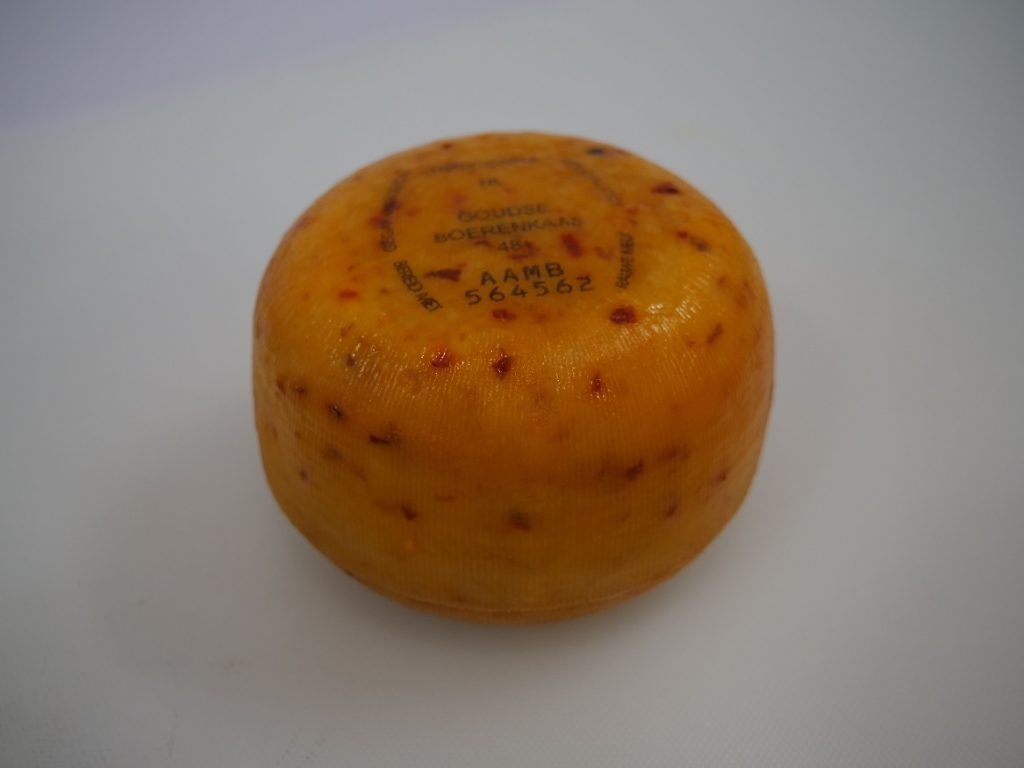 Queso artesanal picante de vaca Craxi. Queso holandés con Guindilla en España