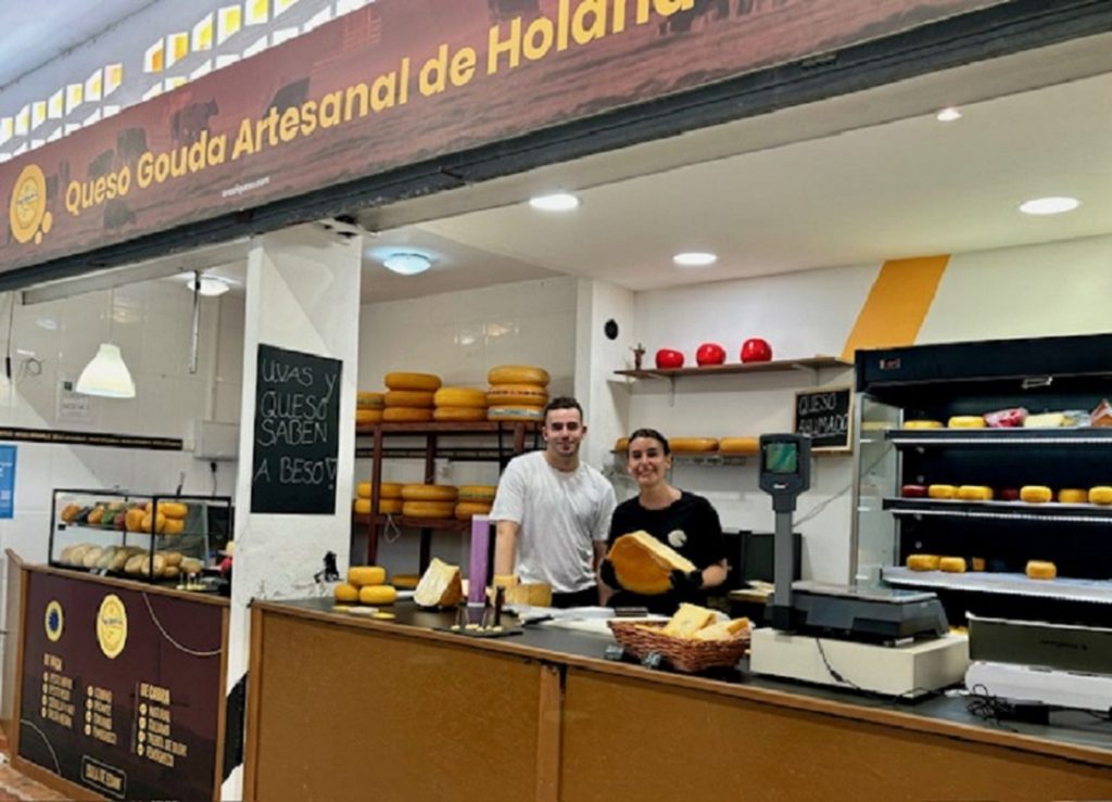 Craxi Cheese Shop in the Huelin Market in Malaga: artisanal Dutch Gouda cheeses made from raw cow's milk with national shipping via refrigerated transport.